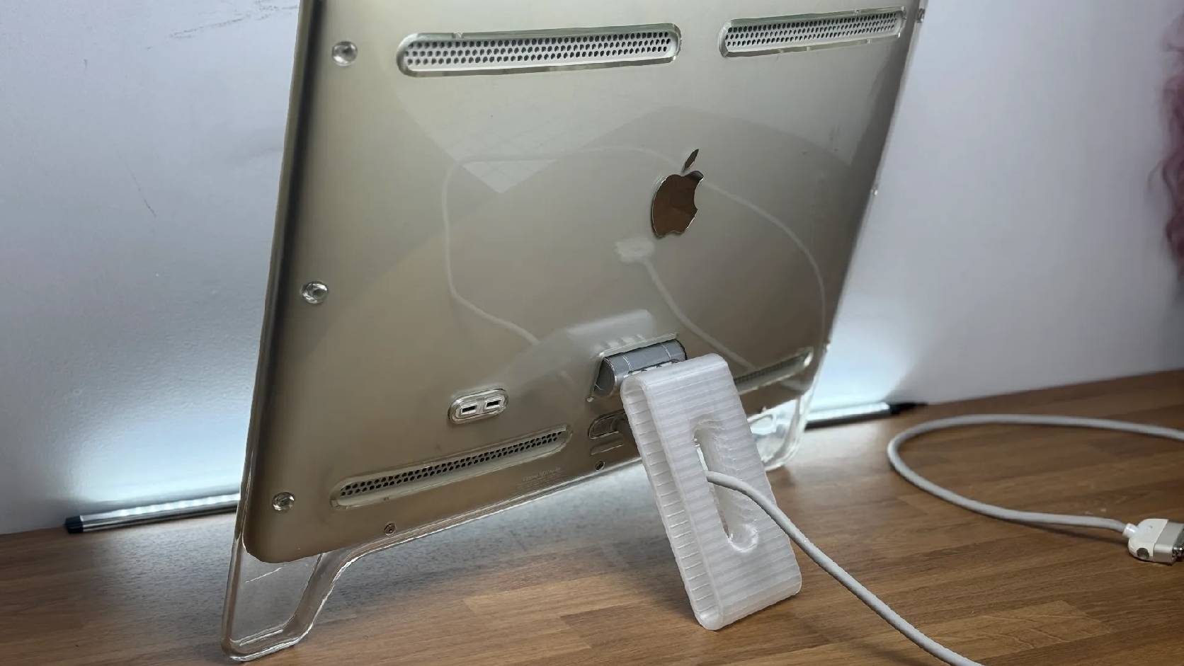 Fixing a Broken Apple Cinema Display Stand with a 3D Printed Leg